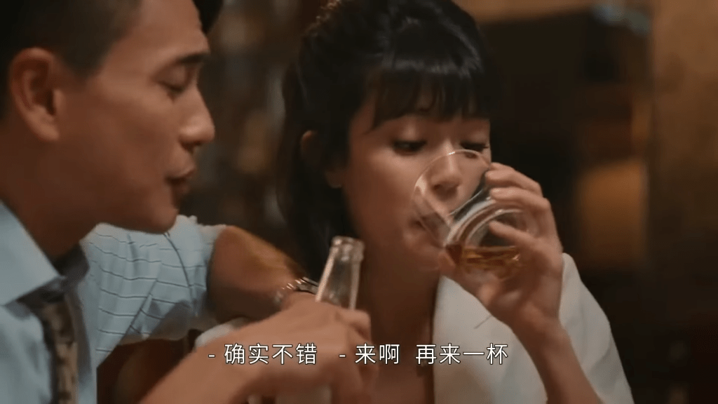 在吃飯時把黃宗澤灌醉。